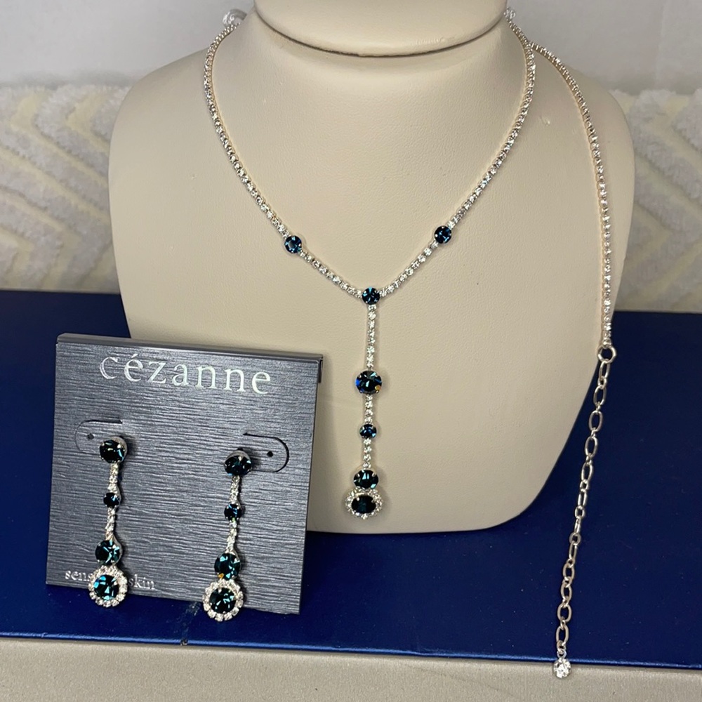 NWTs Stunning necklace and earrings set by cezanne